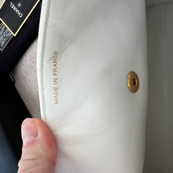 Chanel Caviar Jumbo Square with 24k Gold Hardware - Picture 11 of 13